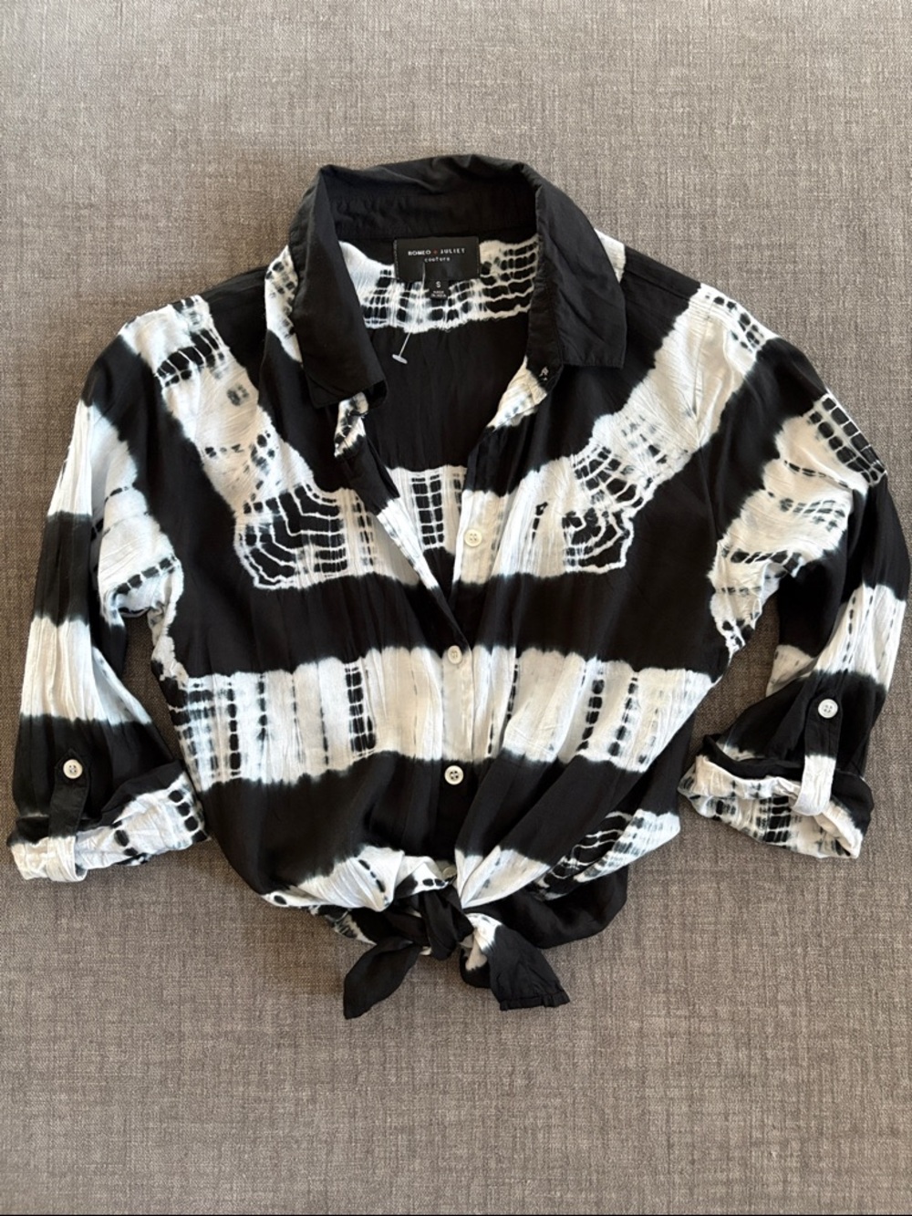 Romeo & Juliet Couture Black and White Tie-Dye Blouse - S